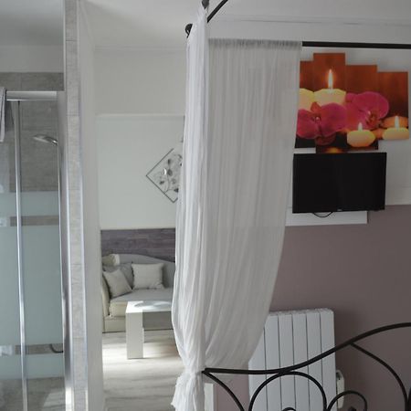 Au Coeur Du Bien Etre, Chambre D'Hotes Avec Piscine Chauffee Et Couverte, Spa, Sauna, Massages Monteaux Zewnętrze zdjęcie