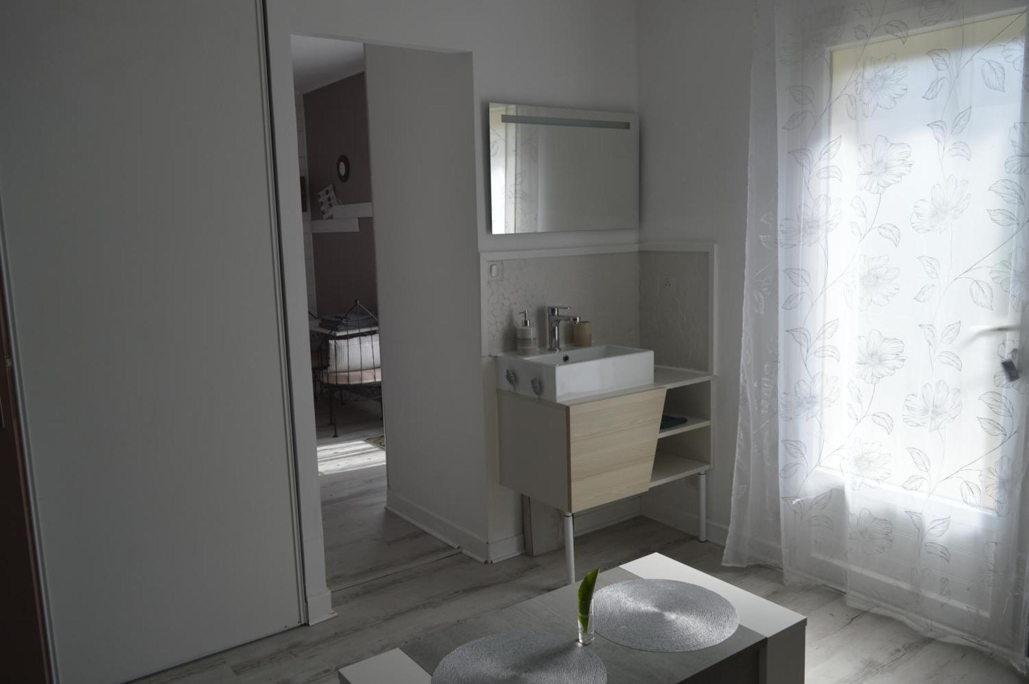 Au Coeur Du Bien Etre, Chambre D'Hotes Avec Piscine Chauffee Et Couverte, Spa, Sauna, Massages Monteaux Zewnętrze zdjęcie