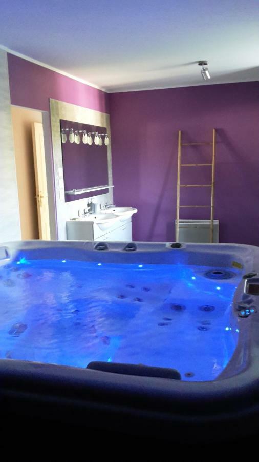 Au Coeur Du Bien Etre, Chambre D'Hotes Avec Piscine Chauffee Et Couverte, Spa, Sauna, Massages Monteaux Zewnętrze zdjęcie